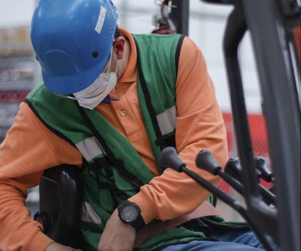 Capacitación en montacargas con instructores certificados.