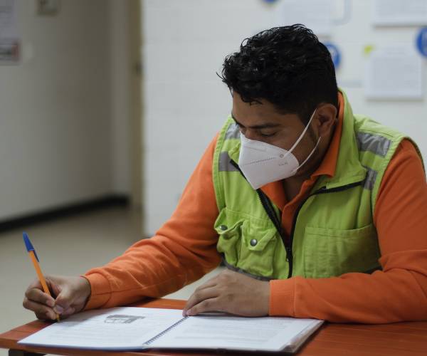Capacitación DC3 en transpaleta para operarios.